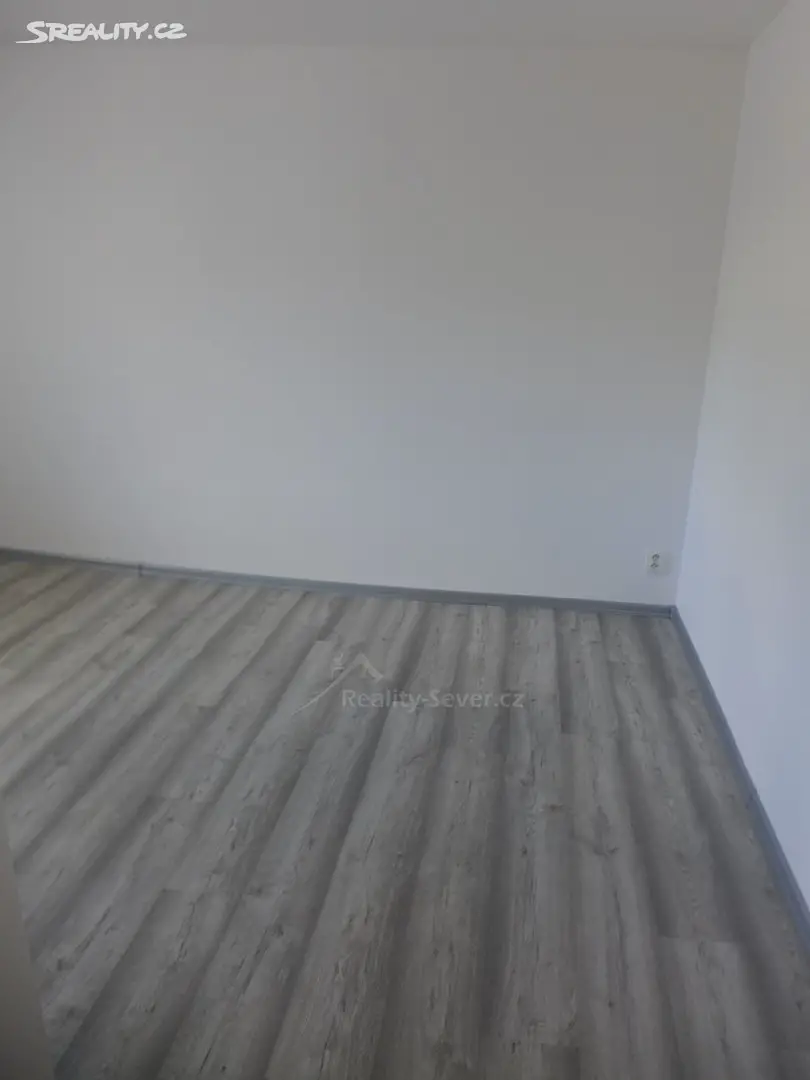 Pronájem bytu 3+kk 70 m², Nový Bor - Arnultovice, okres Česká Lípa