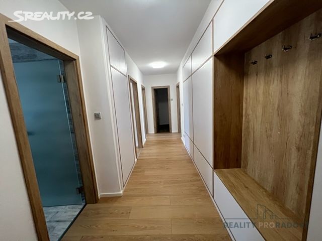 Pronájem bytu 2+1 64 m², Velkomoravská, Hodonín