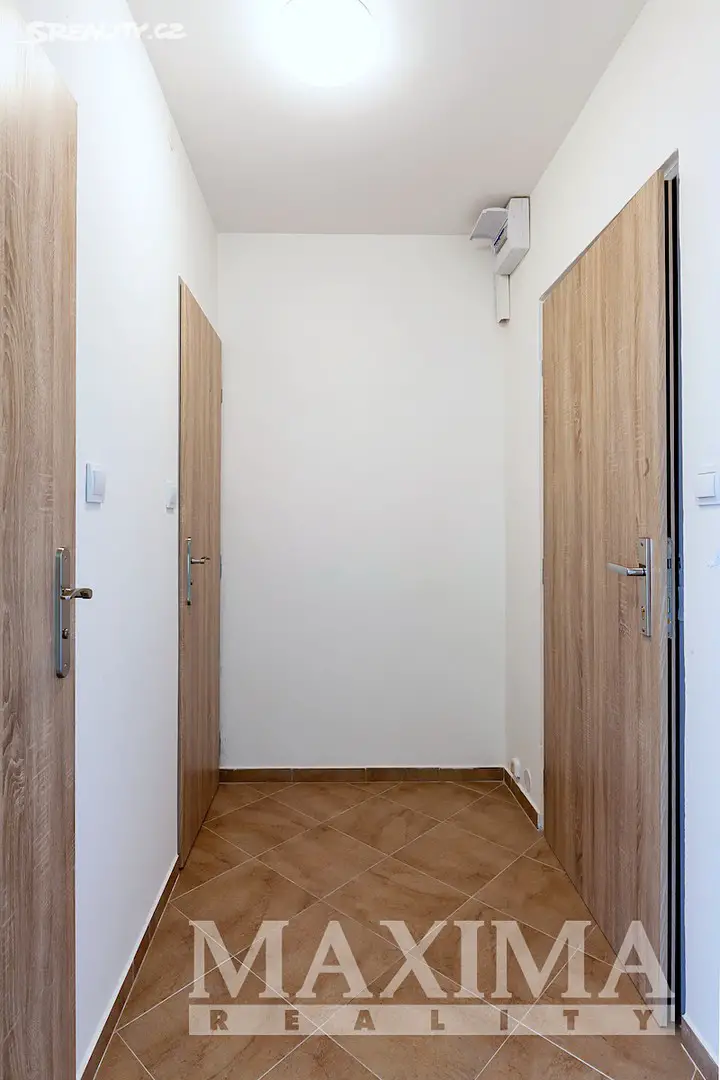 Pronájem bytu 1+1 33 m², Košťálkova, Praha 8 - Kobylisy