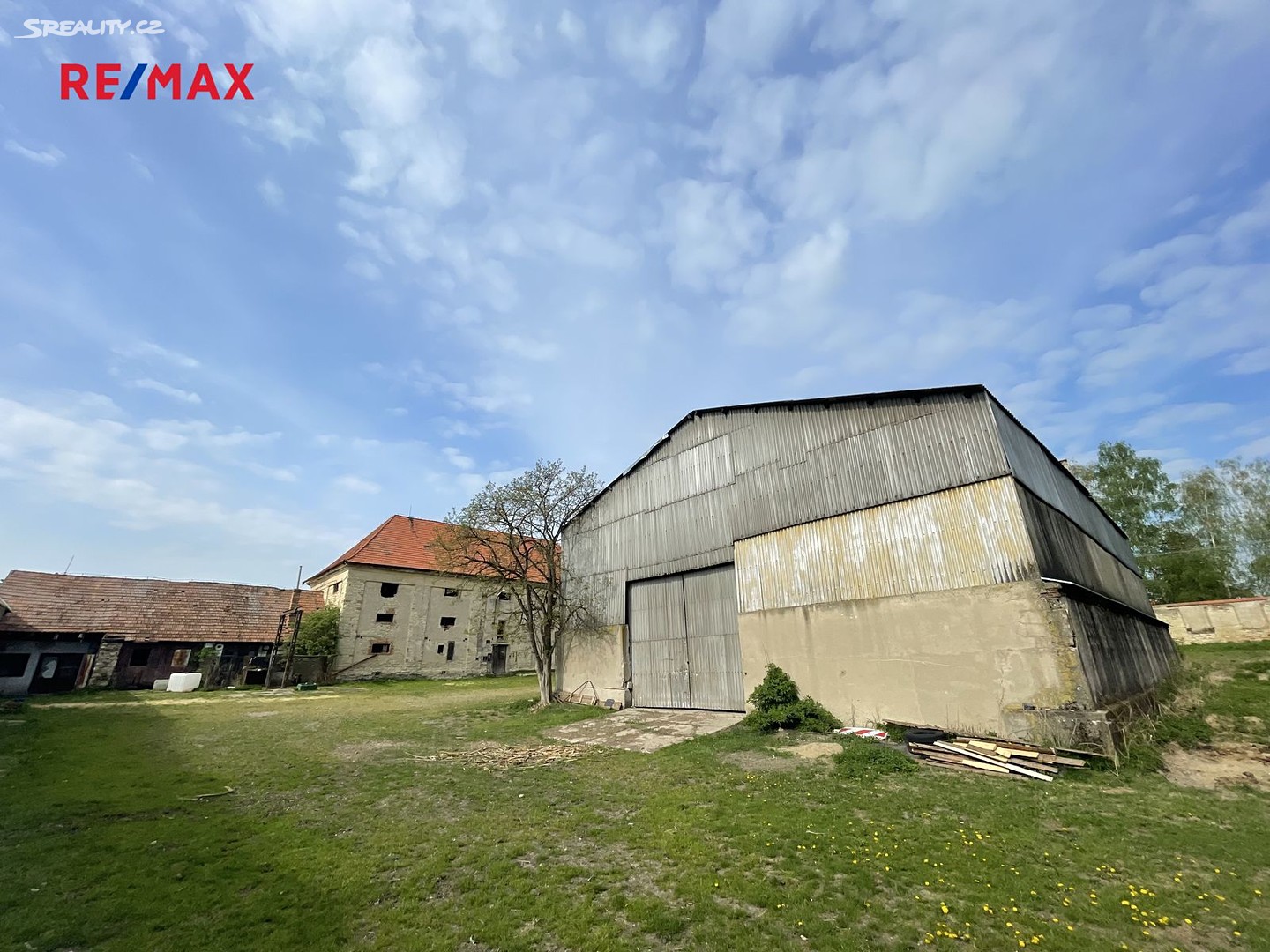 Prodej  zemědělské usedlosti 2 000 m², pozemek 5 848 m², Kostomlaty pod Řípem, okres Litoměřice