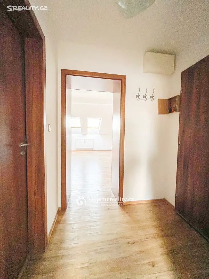 Pronájem bytu 1+1 40 m² (Podkrovní), Jiráskova, Znojmo