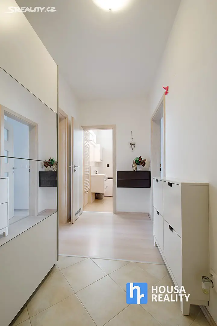 Pronájem bytu 1+kk 35 m², Hornoměcholupská, Praha 10 - Horní Měcholupy