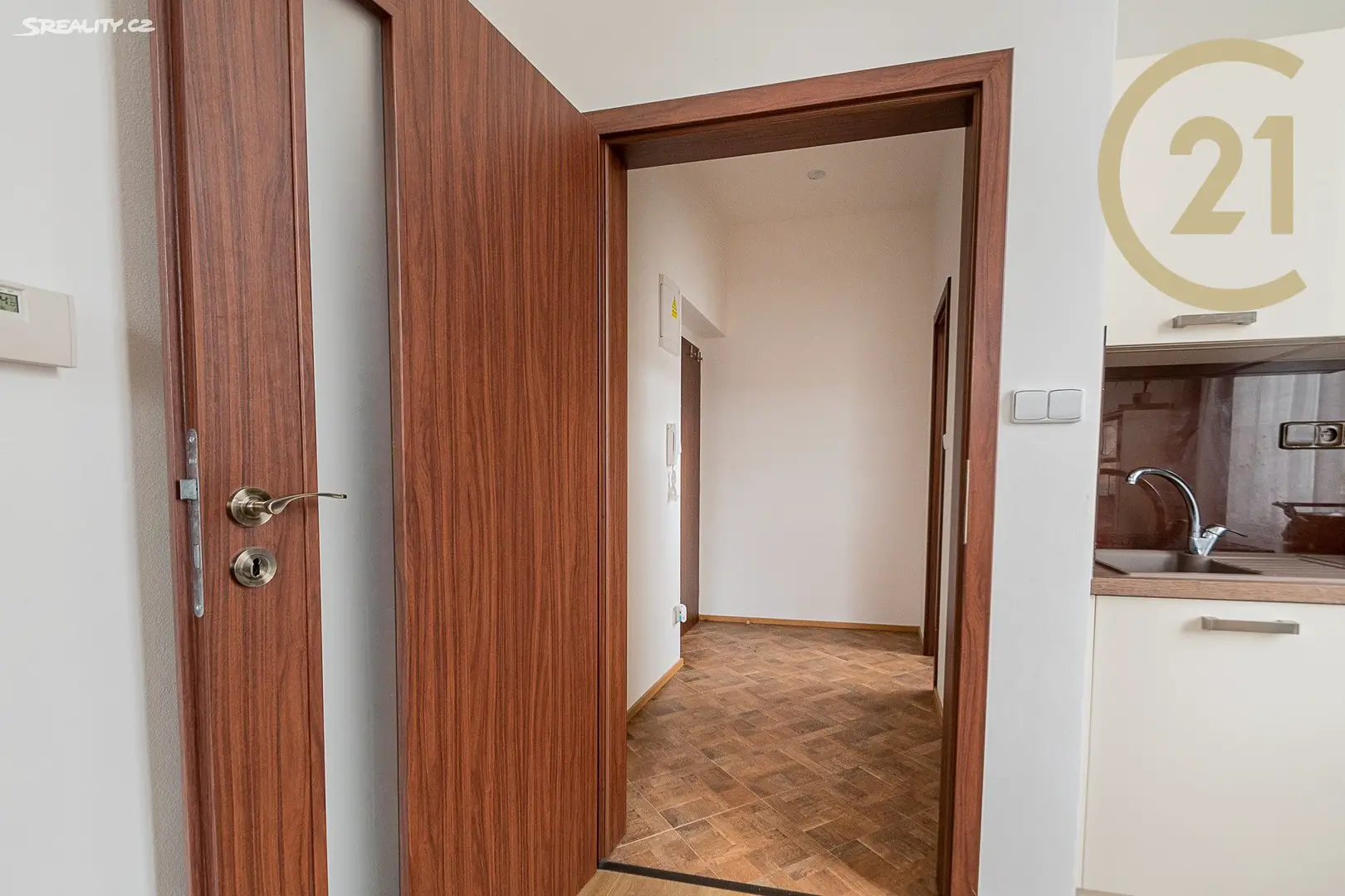 Pronájem bytu 1+kk 27 m², Prvního pluku, Praha 8 - Karlín