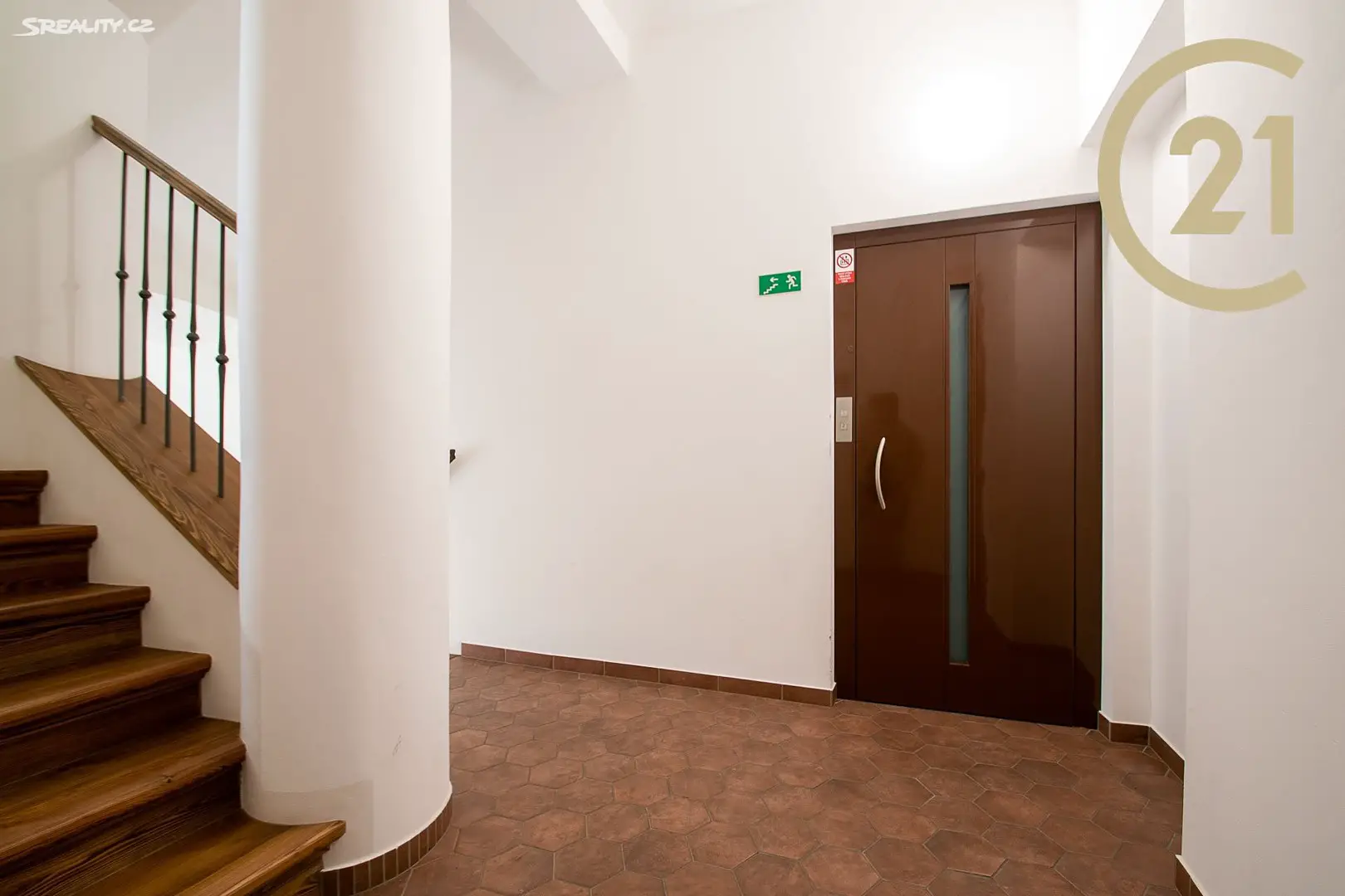 Pronájem bytu 1+kk 27 m², Prvního pluku, Praha 8 - Karlín