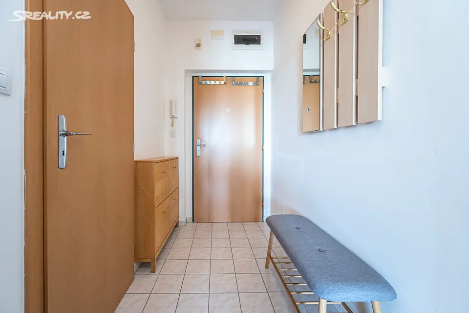 Pronájem bytu 1+kk 37 m², Wiesenthalova, Praha 5 - Řeporyje