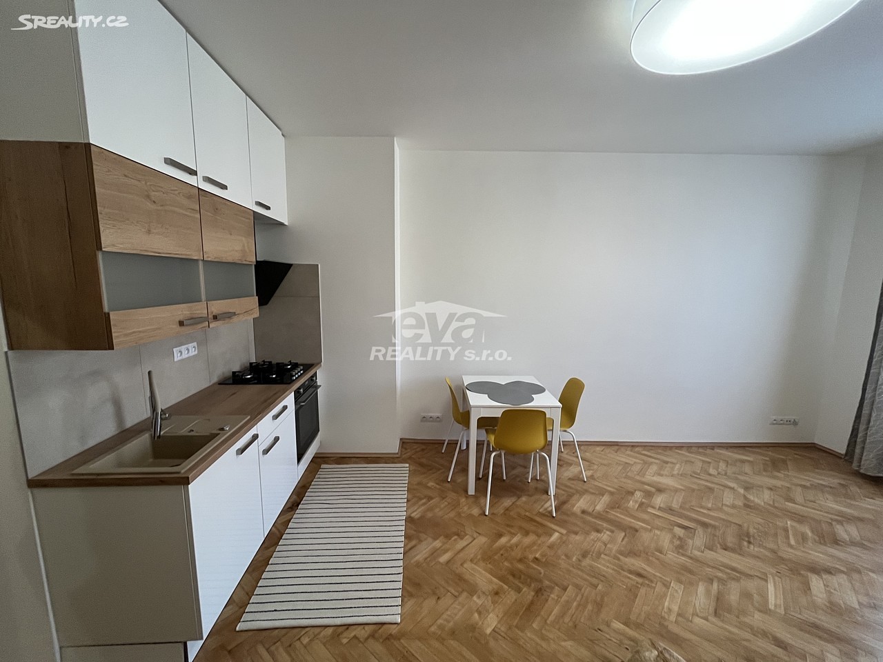 Pronájem bytu 1+kk 32 m², Petrohradská, Praha 10 - Vršovice