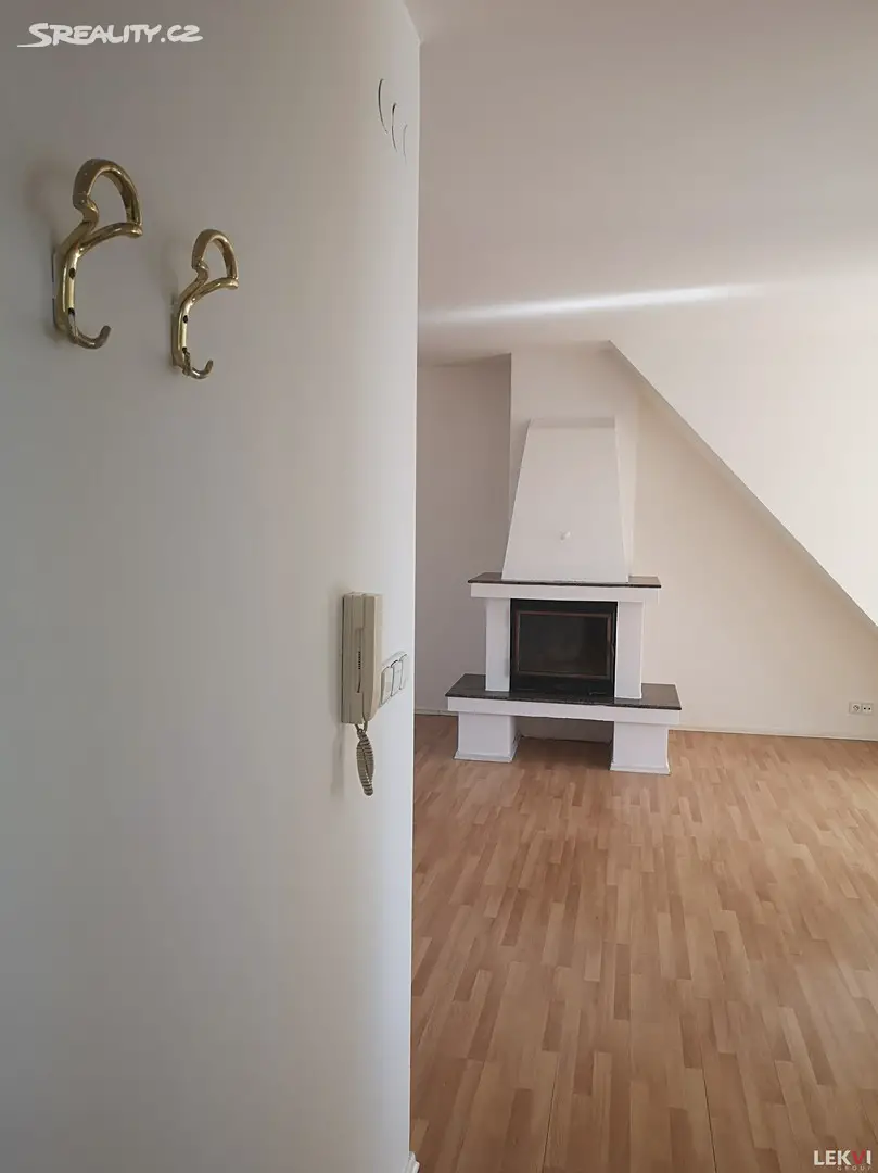 Pronájem bytu 2+kk 55 m², Radošovická, Praha 10 - Strašnice