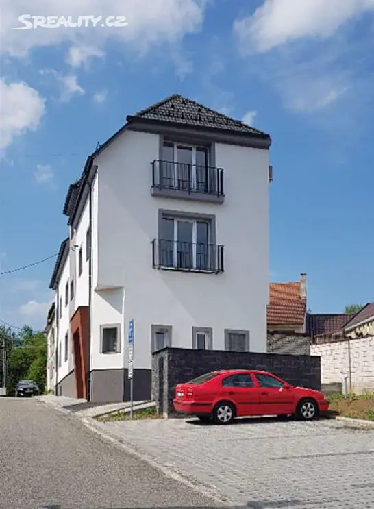 Pronájem bytu 3+1 84 m² (Podkrovní), Svážná, Uherský Brod - Těšov