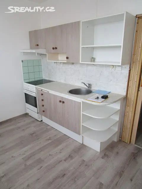 Pronájem bytu 1+1 41 m², třída Edvarda Beneše, Hradec Králové
