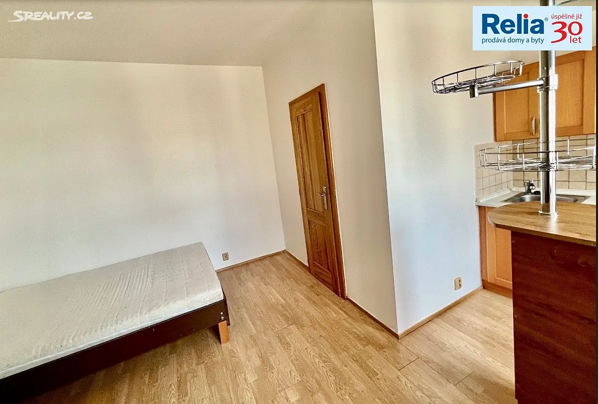 Pronájem bytu 1+kk 30 m² (Podkrovní), Husova, Liberec - Liberec I-Staré Město