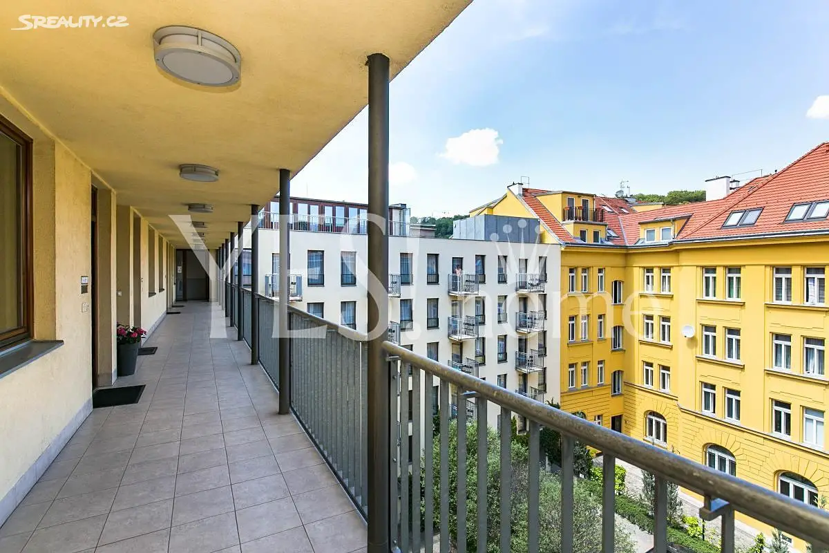 Pronájem bytu 5+1 168 m² (Mezonet), Štefánikova, Praha 5 - Smíchov