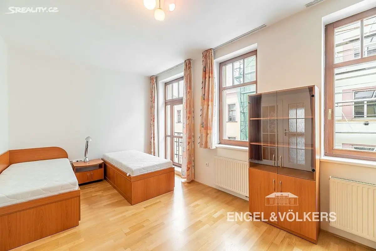 Pronájem bytu 6 pokojů a více 253 m² (Mezonet), Cimburkova, Praha 3 - Žižkov