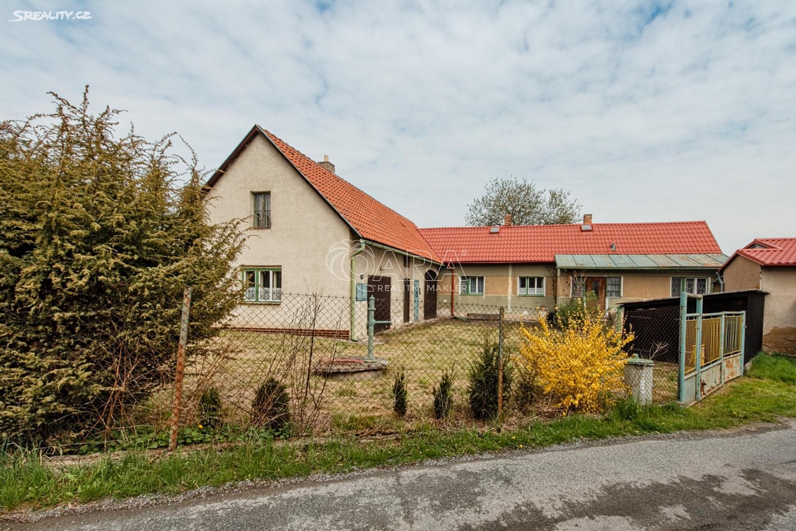 Prodej  rodinného domu 195 m², pozemek 1 157 m², Okrouhlo, okres Praha-západ