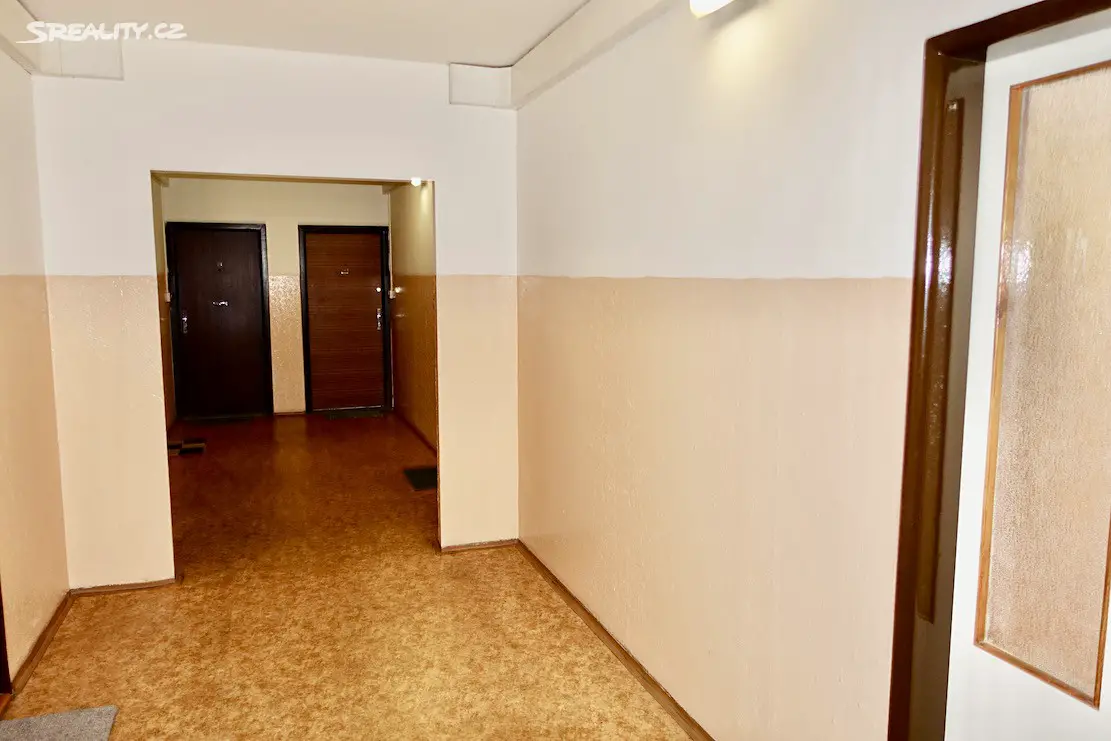 Pronájem bytu 1+kk 26 m², Lešenská, Praha 8 - Troja