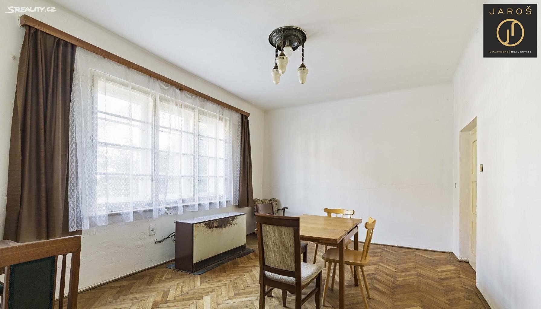 Prodej  rodinného domu 301 m², pozemek 415 m², Roztylské náměstí, Praha 4 - Záběhlice