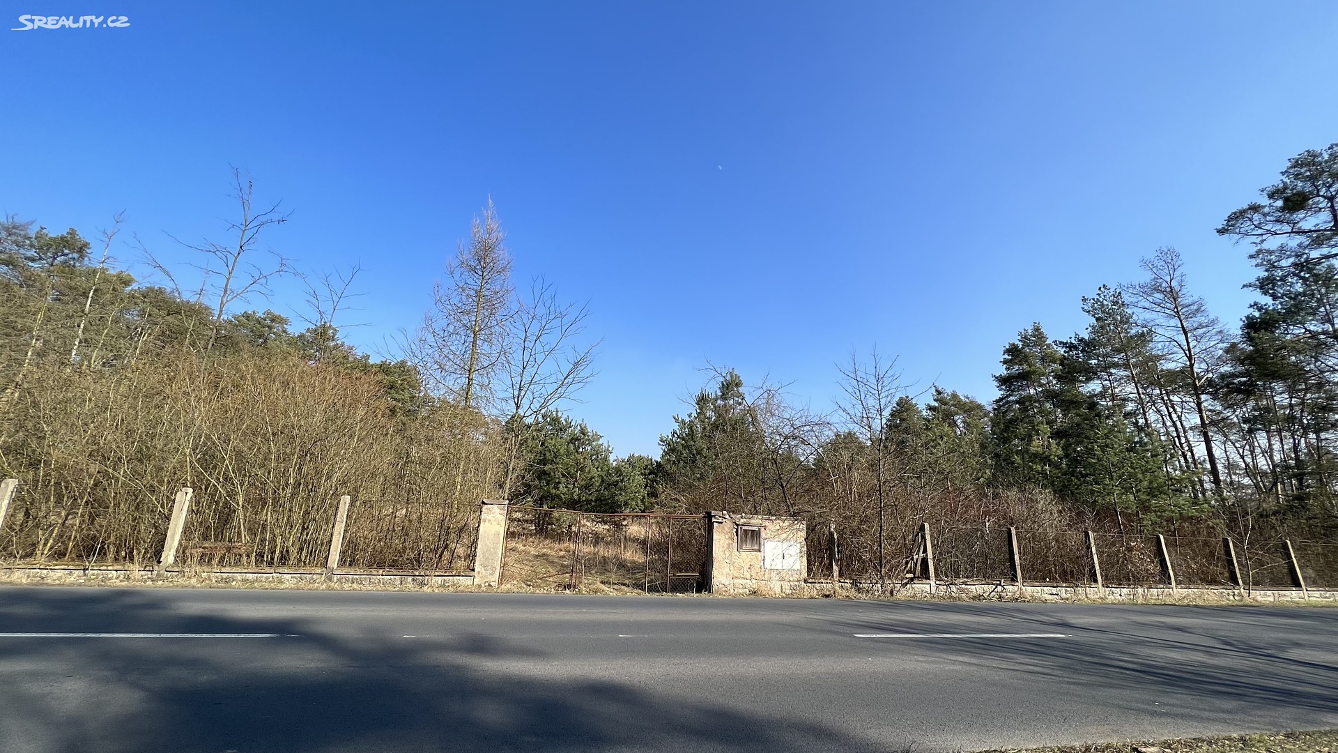 Prodej  stavebního pozemku 4 856 m², Černěves, okres Litoměřice