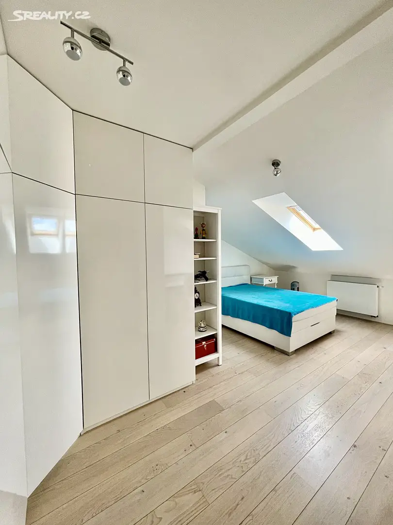 Pronájem bytu 3+kk 100 m² (Mezonet), Kolínská, Praha 3 - Vinohrady