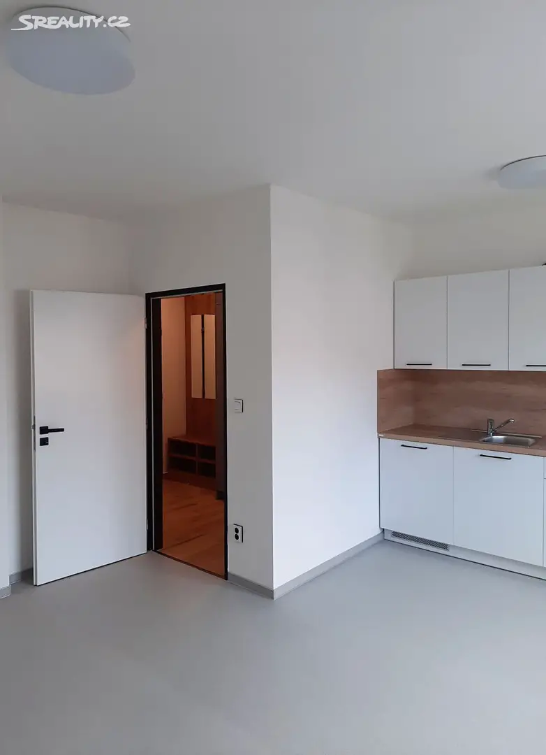 Pronájem bytu 1+kk 30 m², Svážná, Uherský Brod - Těšov