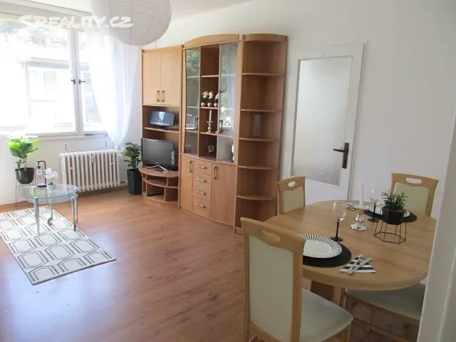 Prodej bytu 3+1 68 m², Pod Strání, Praha 10 - Strašnice