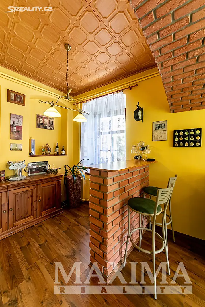 Prodej  rodinného domu 260 m², pozemek 290 m², Ostrov, okres Karlovy Vary