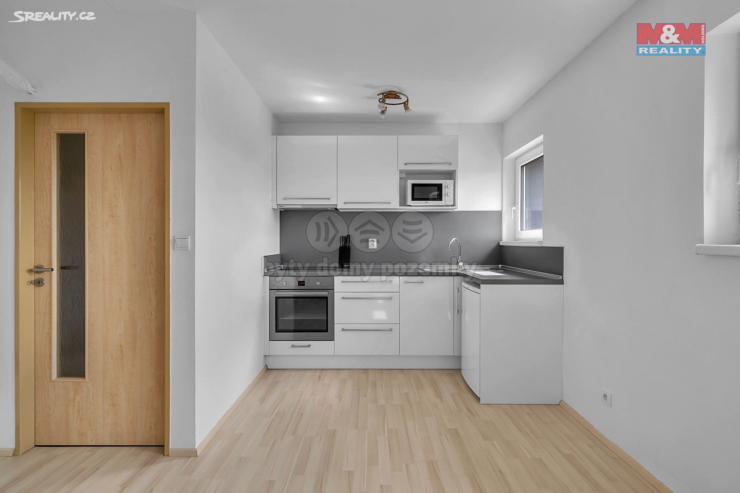 Pronájem bytu 1+kk 38 m², Školská, Pardubice - Ohrazenice