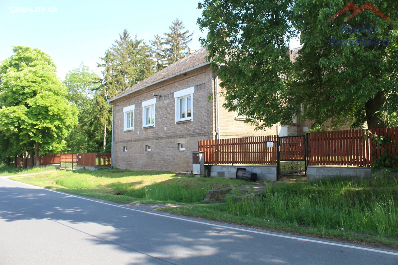 Prodej  rodinného domu 445 m², pozemek 2 053 m², Otročiněves, okres Beroun