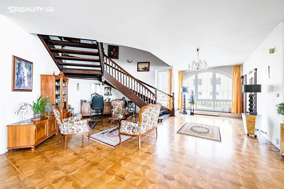 Prodej  vily 1 093 m², pozemek 2 646 m², K Hrnčířům, Praha 4 - Šeberov