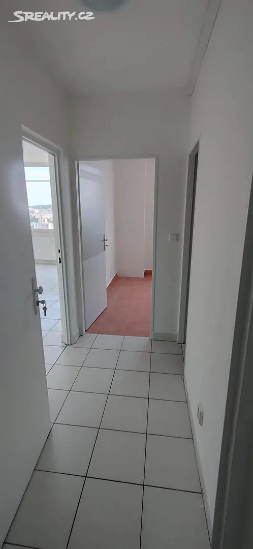 Pronájem bytu 1+1 32 m², Olštýnská, Praha 8 - Troja