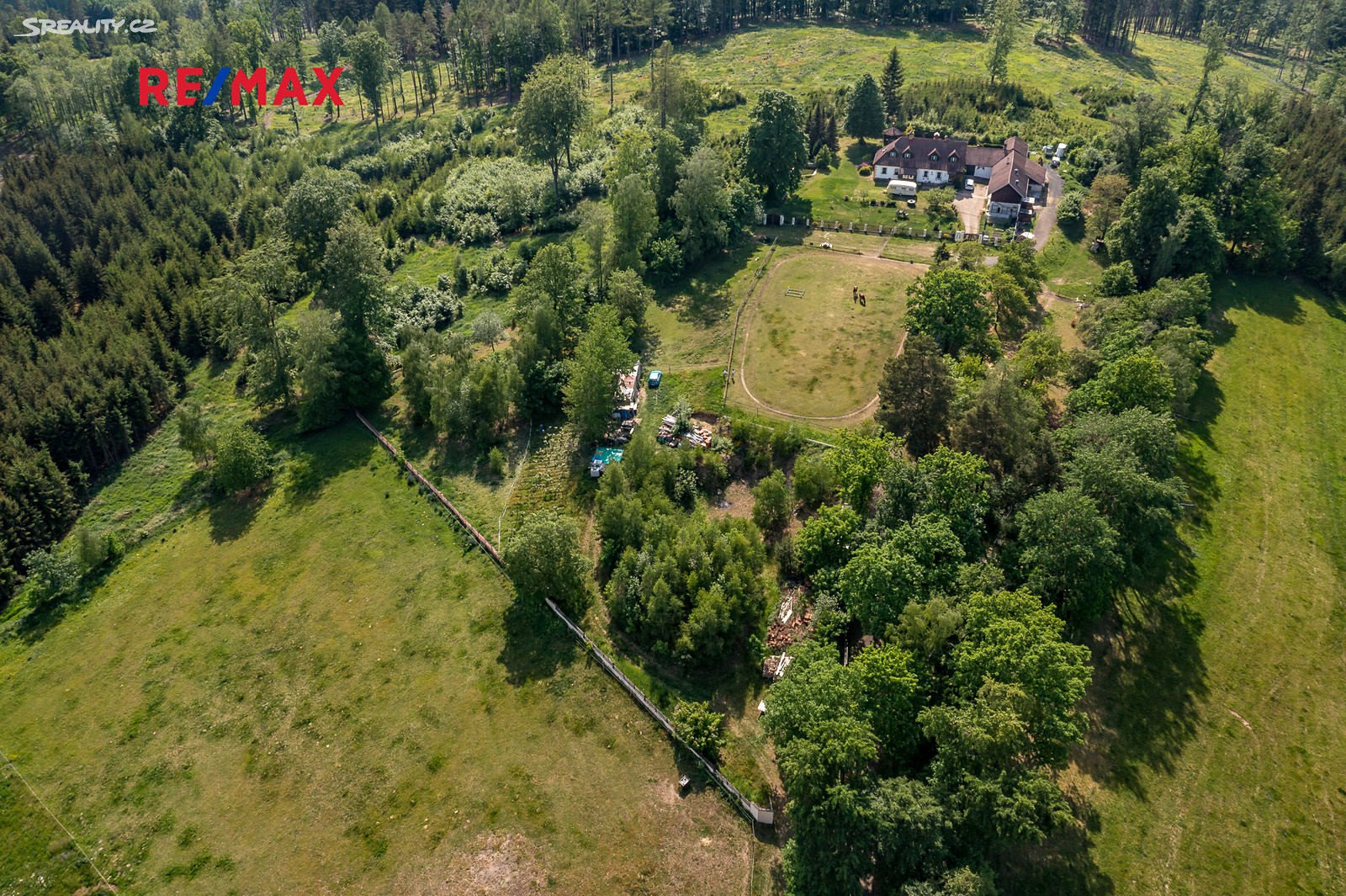Prodej  stavebního pozemku 5 183 m², Drahňovice, okres Benešov