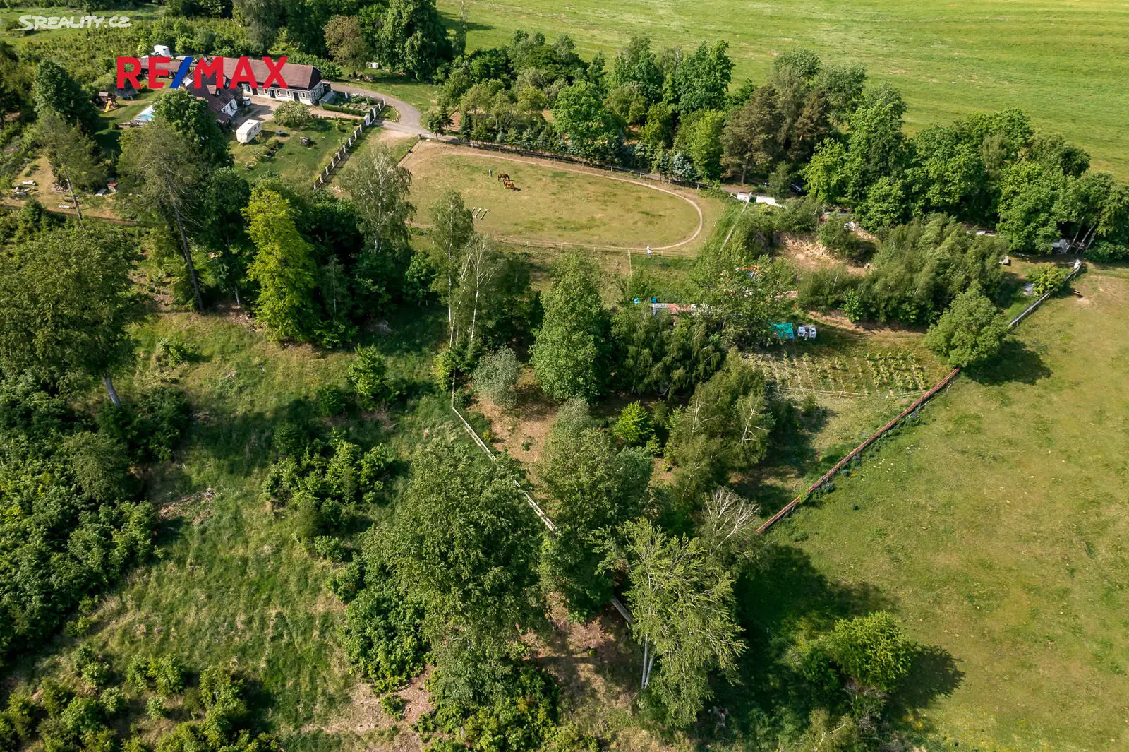 Prodej  stavebního pozemku 5 183 m², Drahňovice, okres Benešov