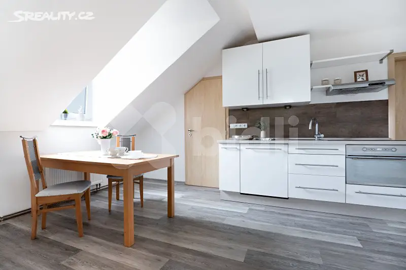 Prodej bytu 2+1 65 m², Moskevská, Karlovy Vary