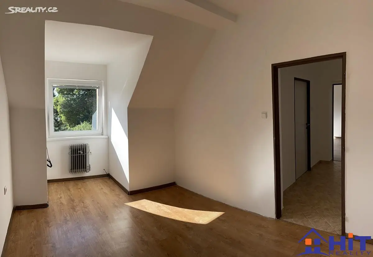 Prodej bytu 2+kk 42 m² (Podkrovní), Česká, Liberec - Liberec XXV-Vesec