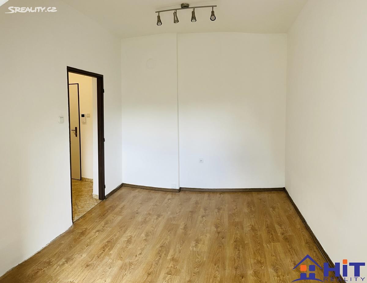 Prodej bytu 2+kk 42 m² (Podkrovní), Česká, Liberec - Liberec XXV-Vesec