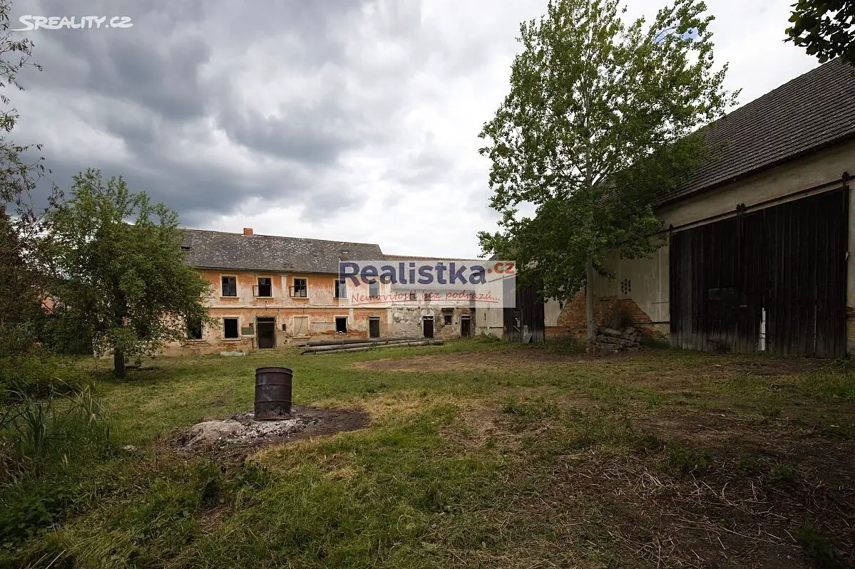 Prodej  rodinného domu 300 m², pozemek 3 300 m², Líšťany - Luhov, okres Plzeň-sever