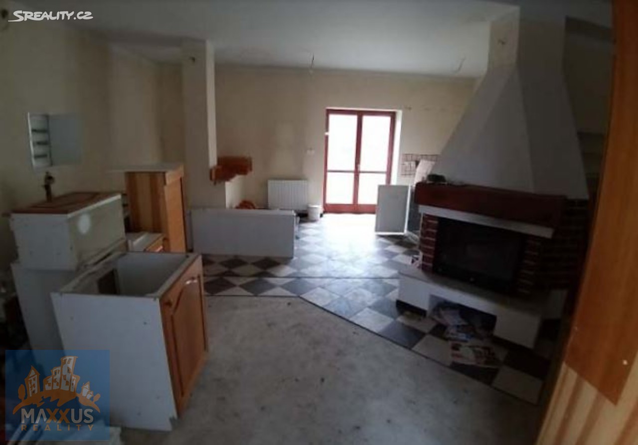 Prodej  rodinného domu 220 m², pozemek 3 038 m², Mořina, okres Beroun