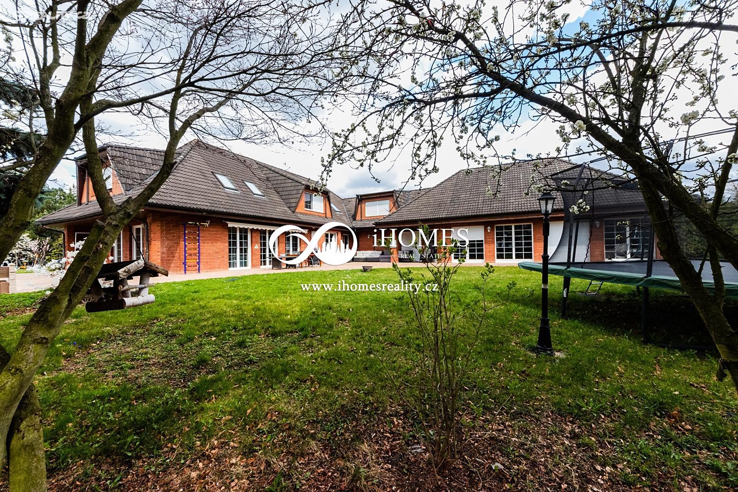 Prodej  rodinného domu 484 m², pozemek 5 684 m², U olšiček, Praha 4 - Točná