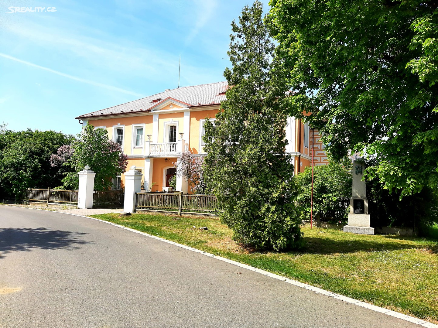 Prodej  rodinného domu 550 m², pozemek 1 555 m², Smilovice, okres Mladá Boleslav