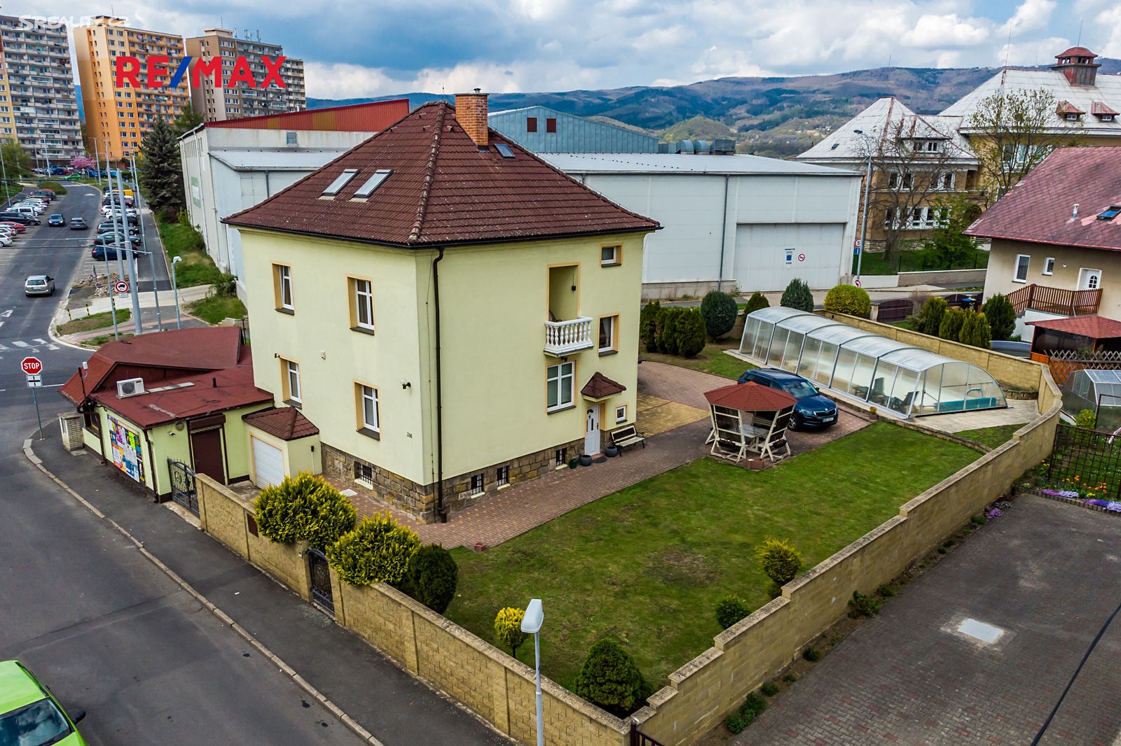 Prodej  vily 231 m², pozemek 527 m², 5. května, Teplice - Sobědruhy