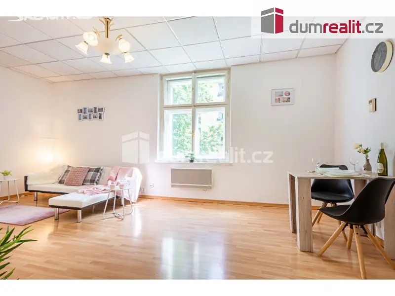 Pronájem bytu 1+1 36 m², V zálomu, Praha 4 - Nusle