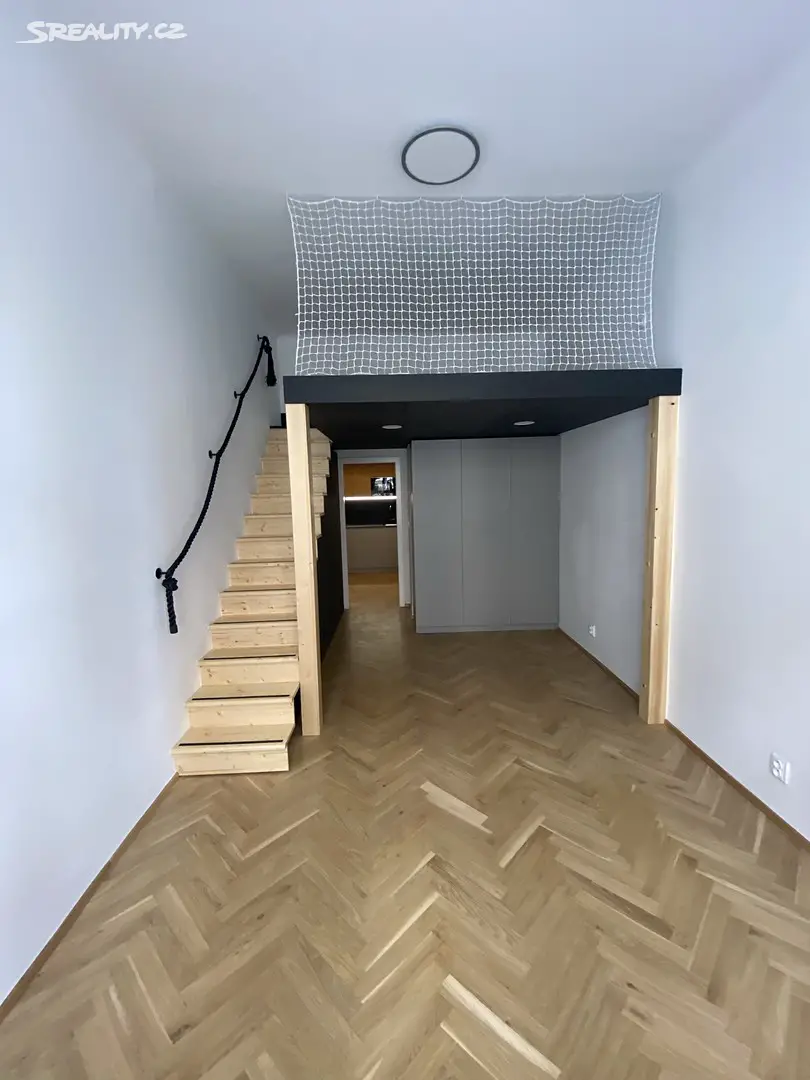Pronájem bytu 1+1 28 m², Na Švihance, Praha 2 - Vinohrady