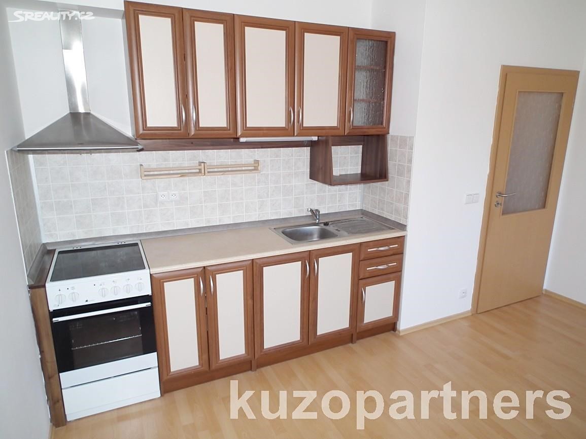 Pronájem bytu 1+kk 34 m², Ve Stromovce, Hradec Králové - Třebeš