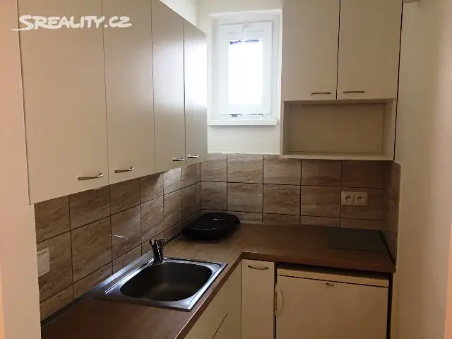 Pronájem bytu 1+kk 24 m², Karafiátová, Olomouc - Neředín