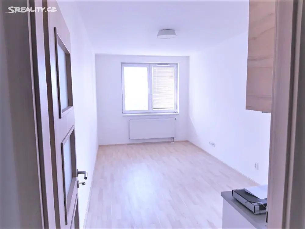 Pronájem bytu 1+kk 32 m², Horolezecká, Praha 10 - Hostivař