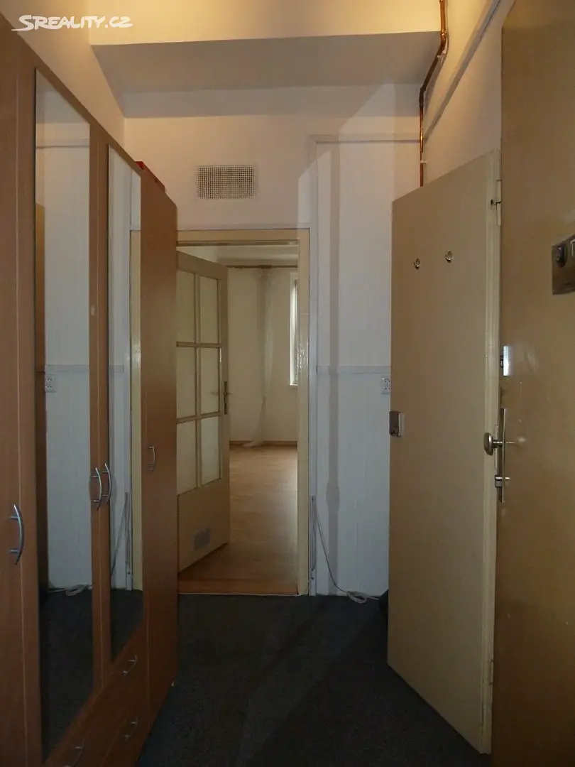 Pronájem bytu 1+kk 28 m², Na hroudě, Praha 10 - Strašnice