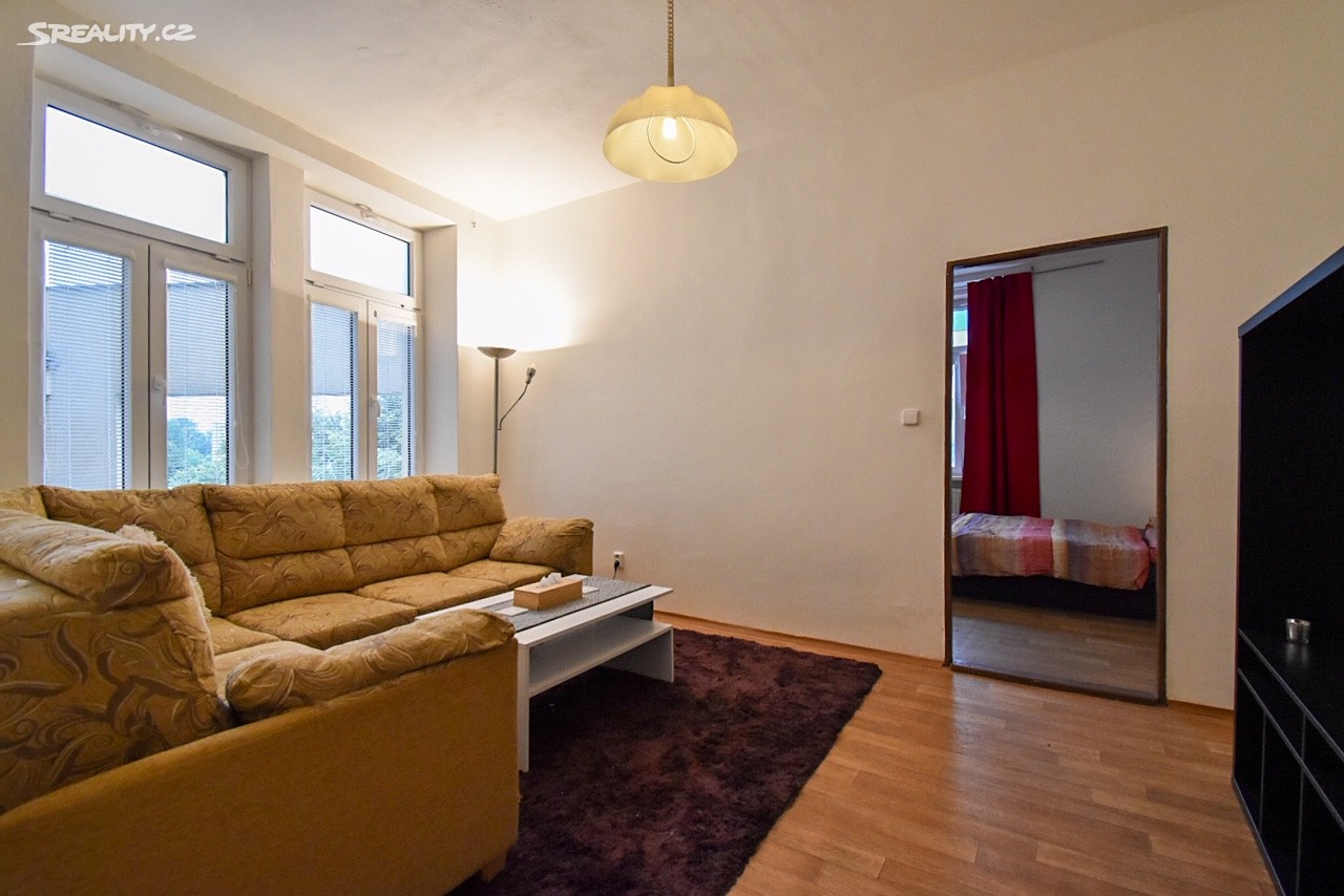 Pronájem bytu 2+1 60 m², náměstí Míru, Kroměříž