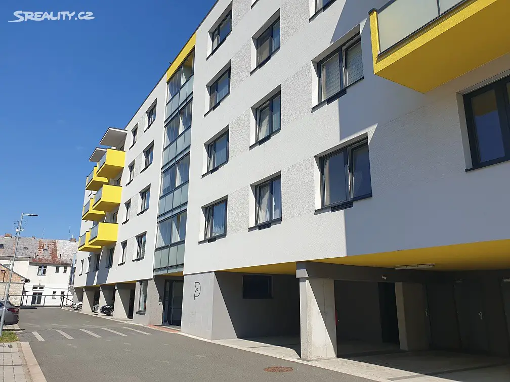 Pronájem bytu 2+kk 56 m², Bratranců Veverkových, Pardubice - Zelené Předměstí