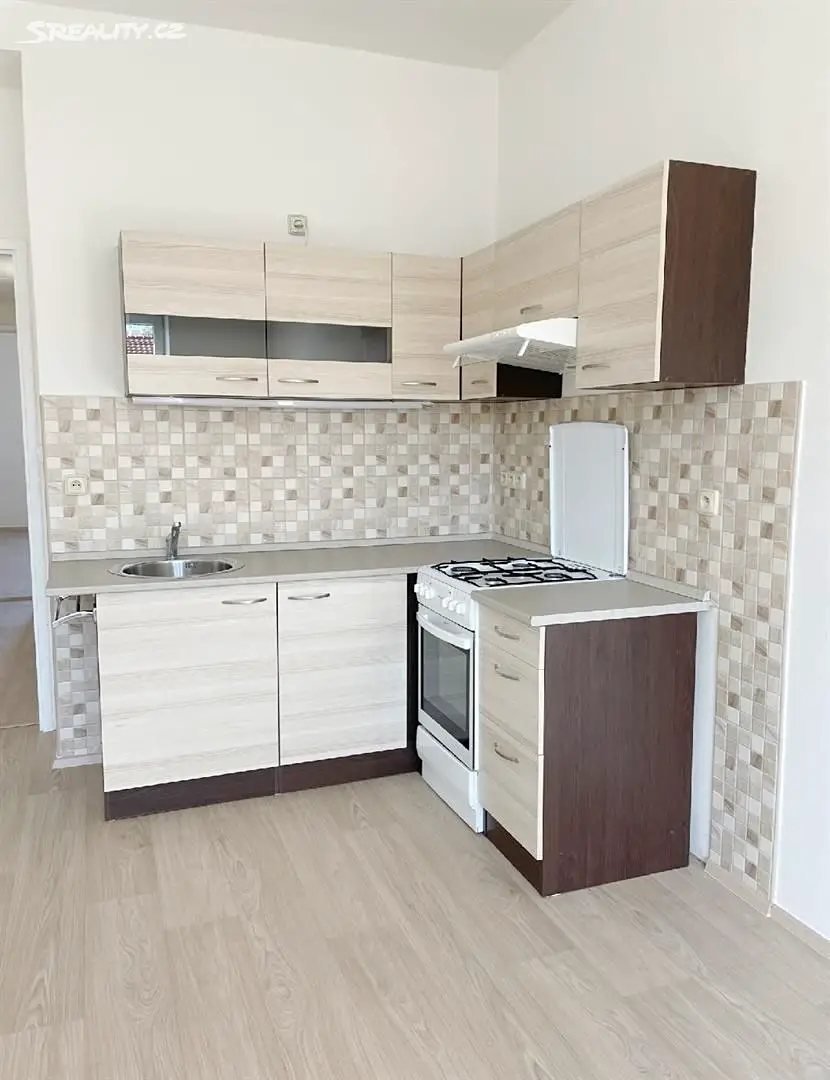 Pronájem bytu 2+kk 44 m², Nad Šutkou, Praha 8 - Kobylisy