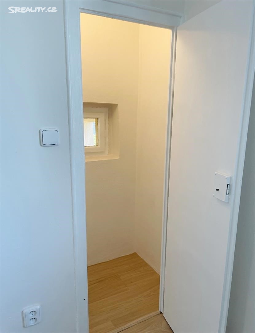 Pronájem bytu 2+kk 44 m², Nad Šutkou, Praha 8 - Kobylisy