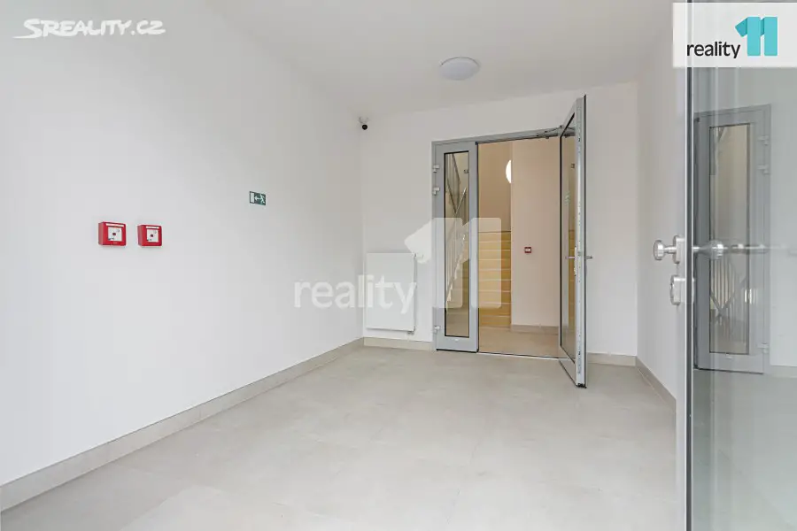 Pronájem bytu 2+kk 55 m², V Holešovičkách, Praha 8 - Libeň