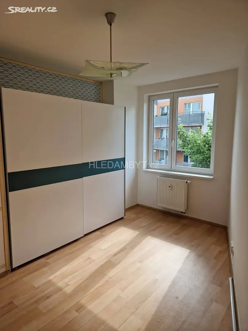 Pronájem bytu 2+kk 38 m², Ve slatinách, Praha 10 - Záběhlice